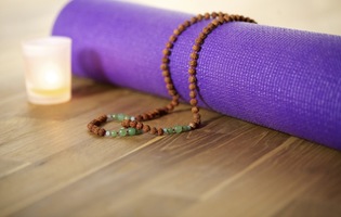 Waar denk jij als eerste aan, als je denkt aan het woord ‘yoga’?