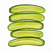 Zoutarm voorgerecht: Komkommer carpaccio. Schep de gember om met de azijn en laat even staan. Rooster het sesamzaad in een droge koekenpan op middelhoog vuur tot het begint te verkleuren.